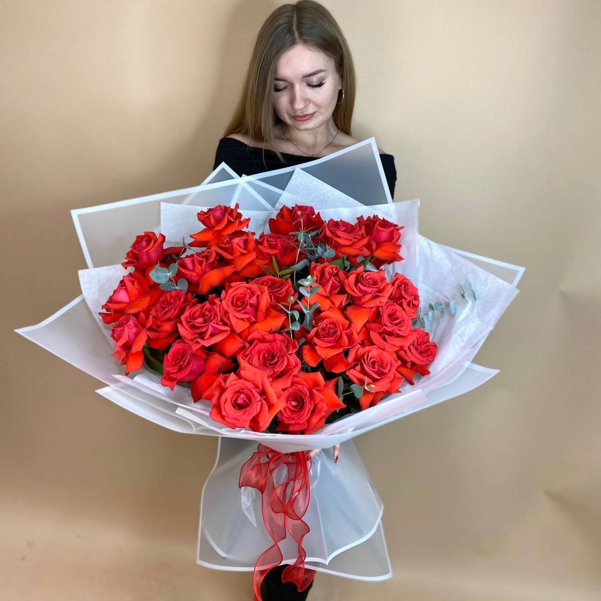 Букет из 15 коралловых роз «Без ума от тебя»